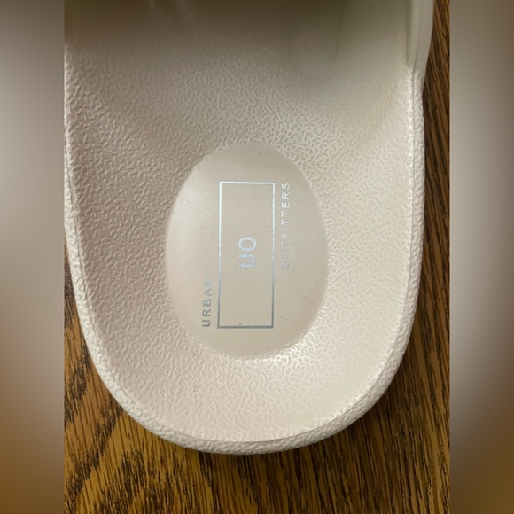 UO Cream Slip-On Mules - Picture 4 of 6